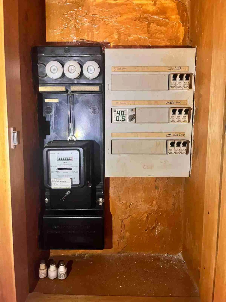 Schlüsselfertige Sanierung Dortmund 7 Alte Elektroinstallation vor der Erneuerung durch HL-Sanierung in Dortmund