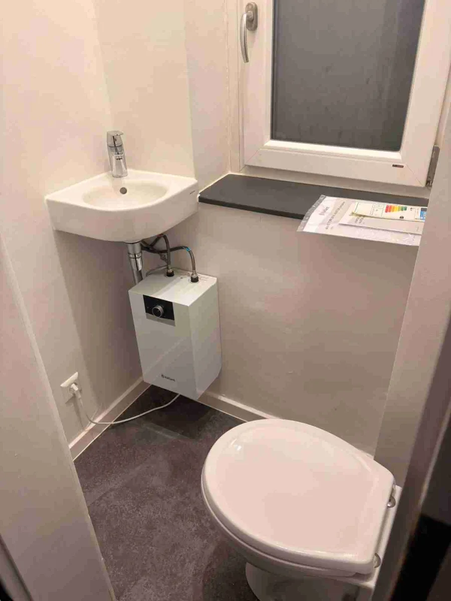 Schlüsselfertige Sanierung Dortmund 2 Gäste-WC in Lünen nach der Sanierung aus einer Hand durch HL-Sanierung